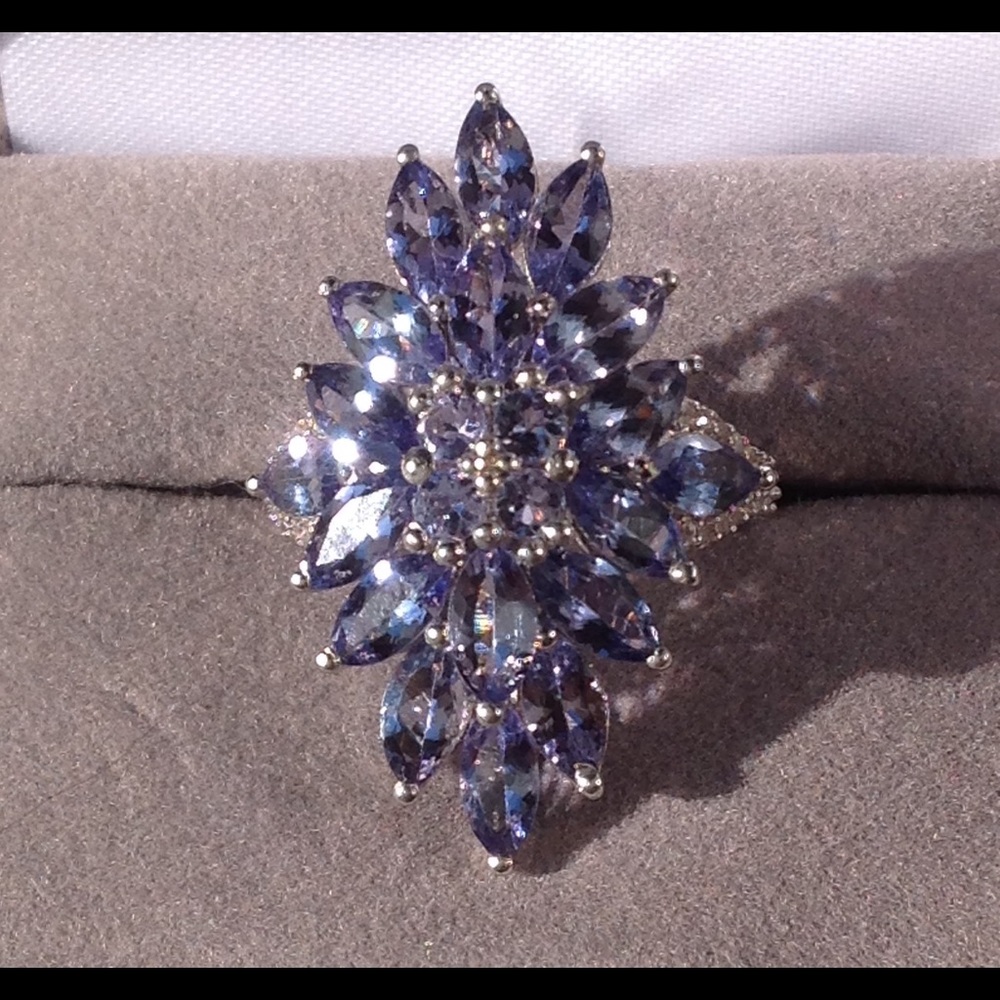 Genuine Tanzanite & Zircon Ring 7.29 Cts